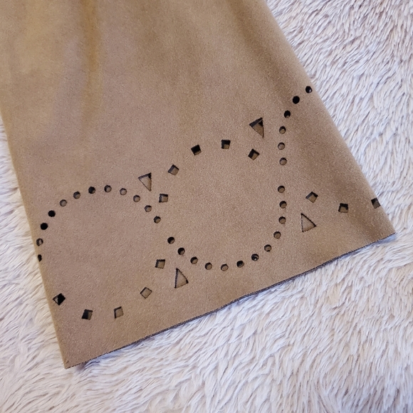 MAX STUDIO Boho-Chic 70s Cut-out Flare Sleeve V-neck Faux Suede Festival Dress - Picture 12 of 14